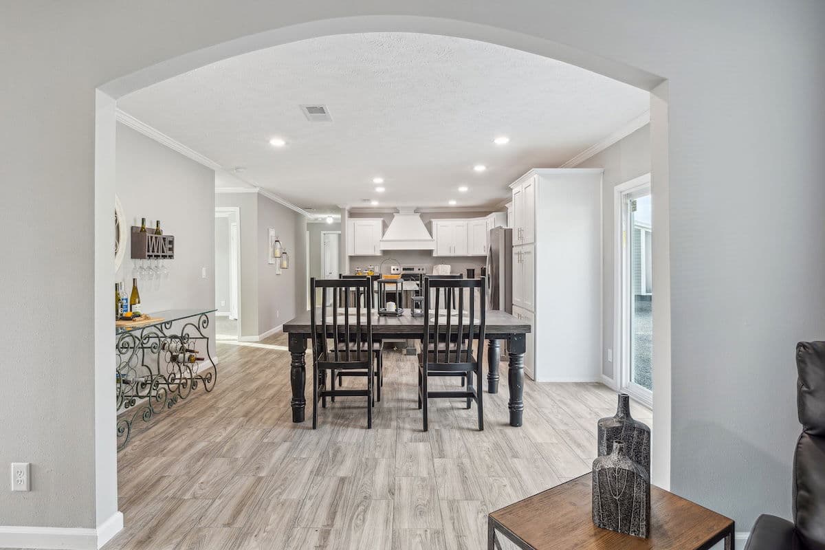 Md-43-32 stagecoach interior home features