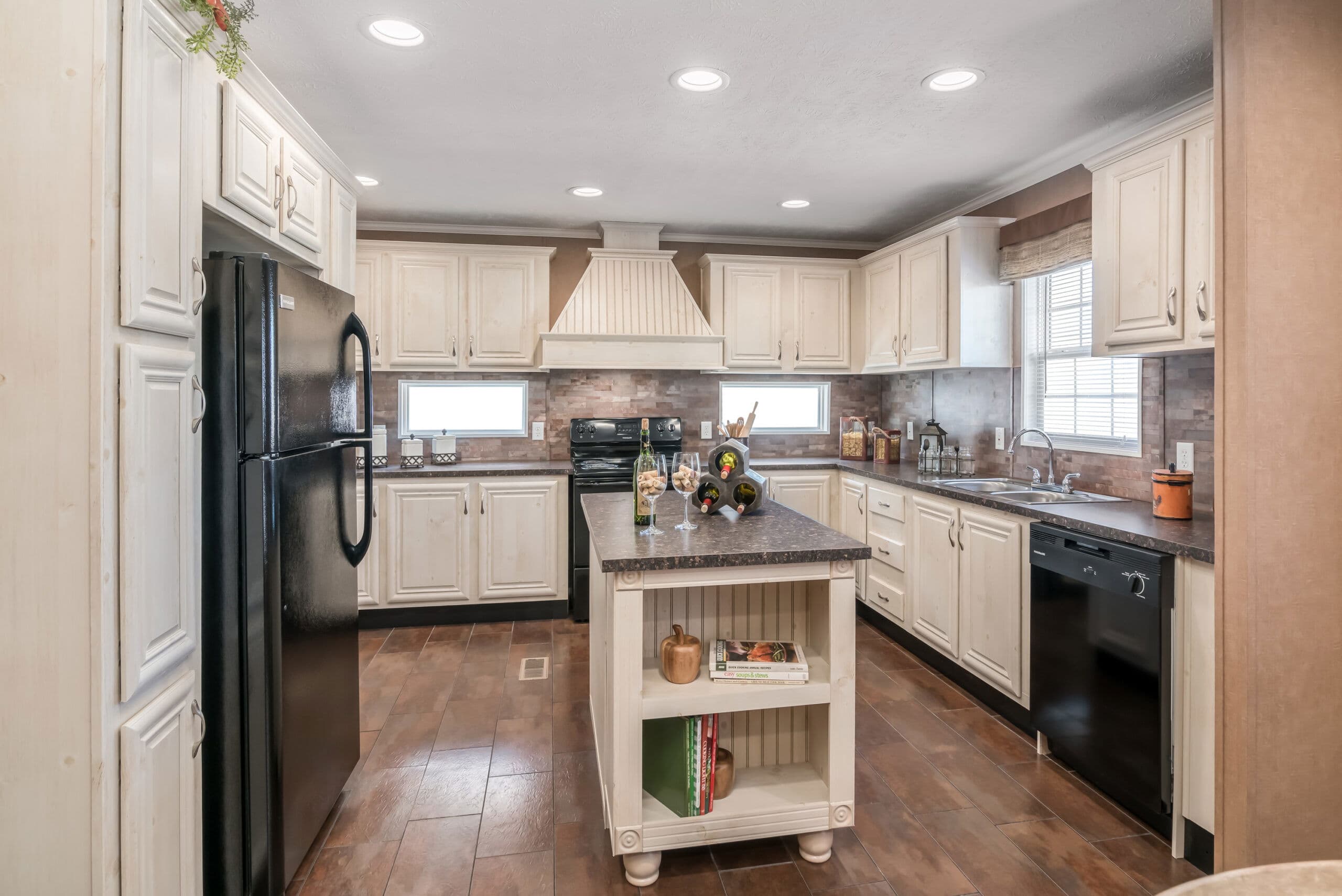 Md-28 kitchen home features