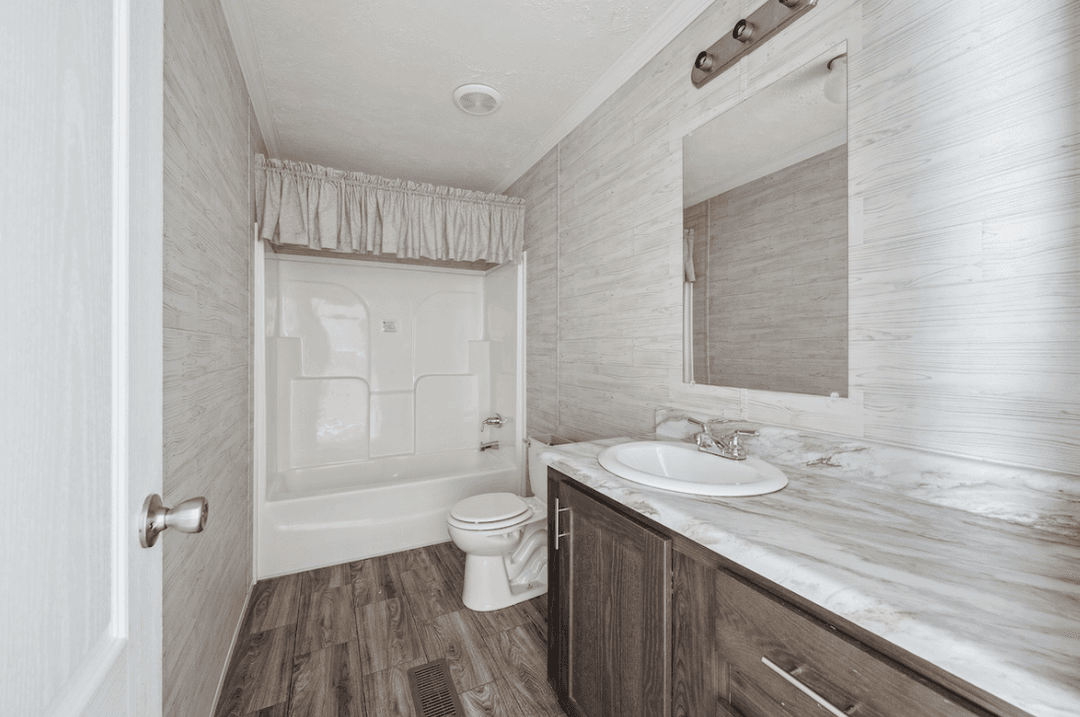 Md-52-32 bathroom home features