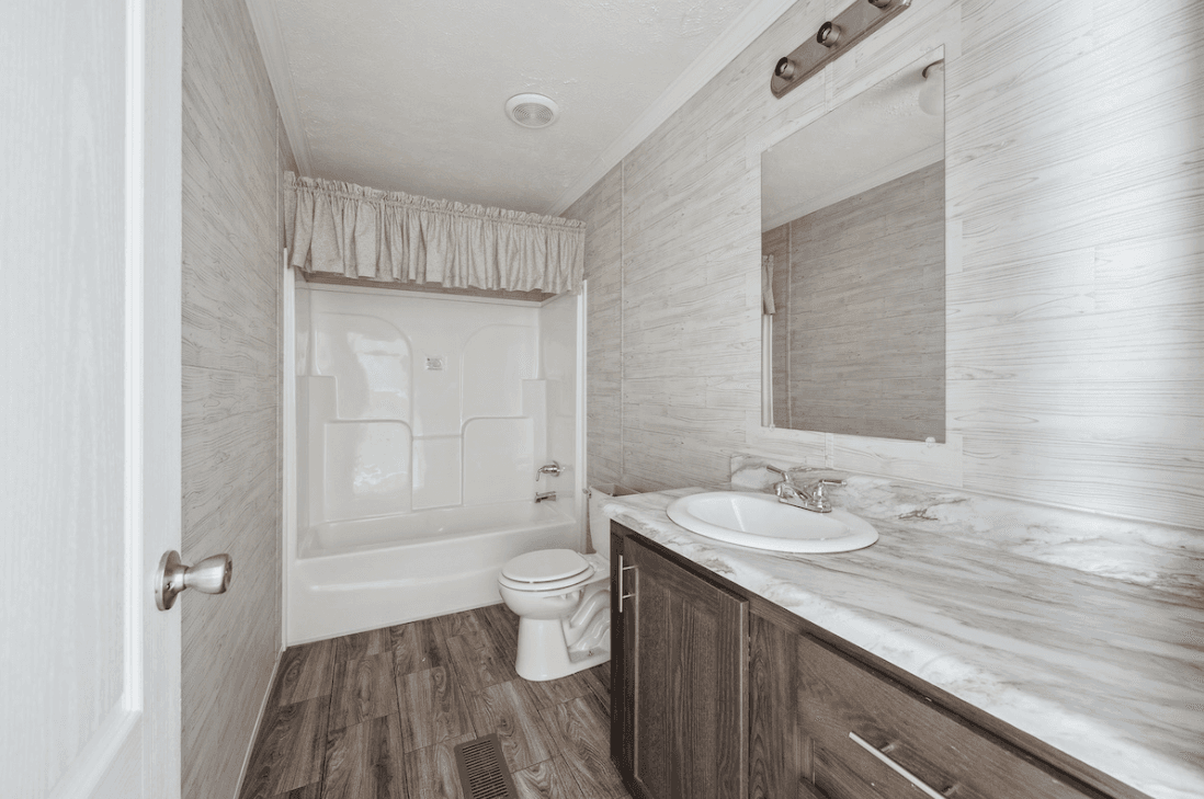 Md-52-32 bathroom home features
