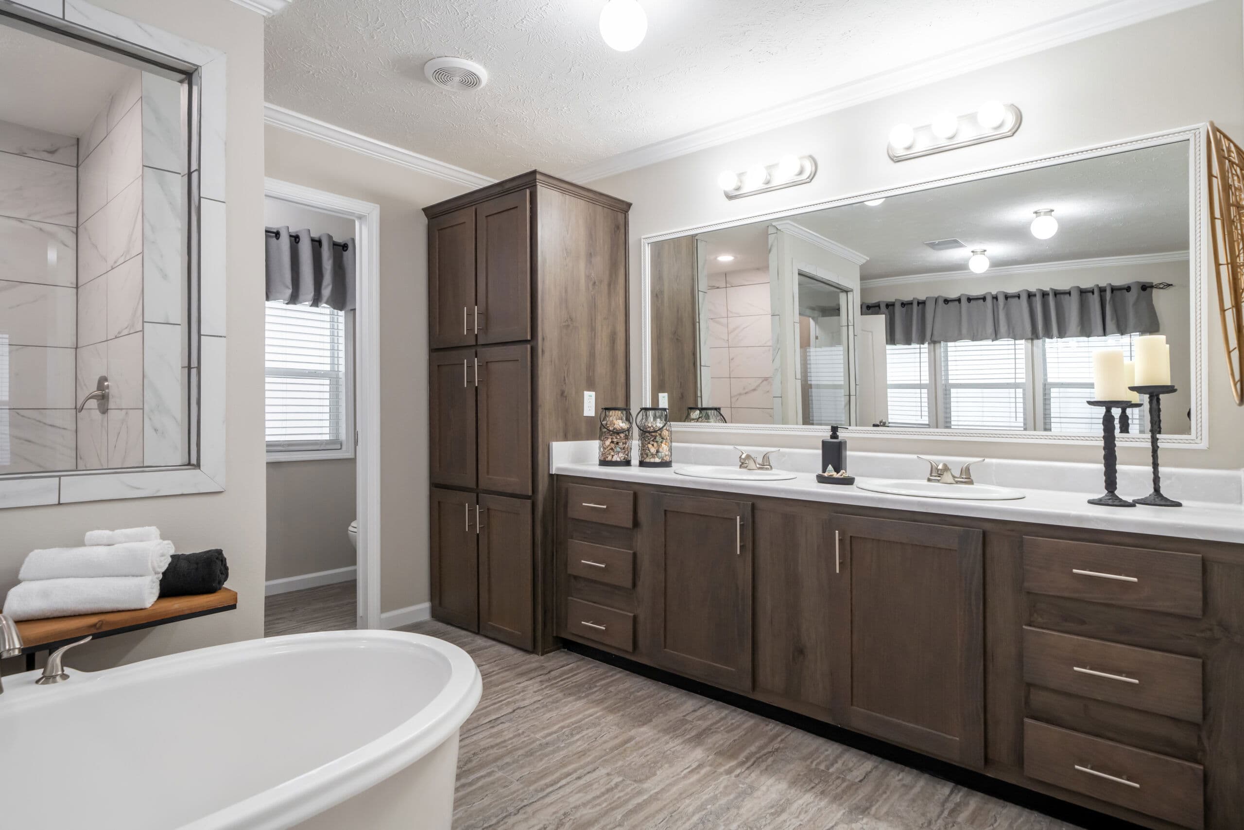 Md-54-32 the duke bathroom home features