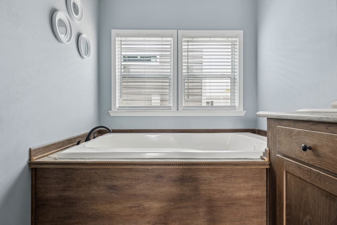 Kb-3246 presley bathroom home features