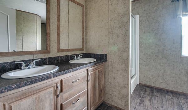 Md-104 bathroom home features