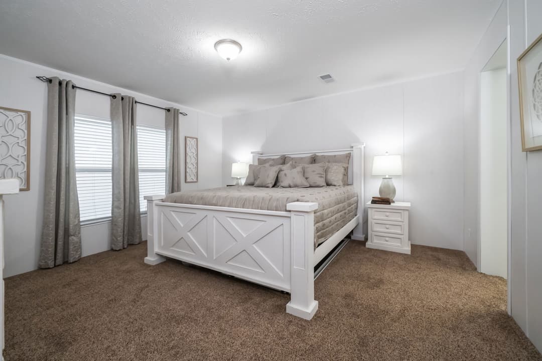 Md-56 bedroom home features