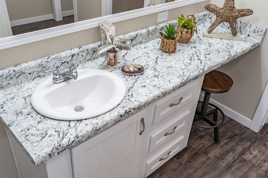 Md-42-32 bathroom home features