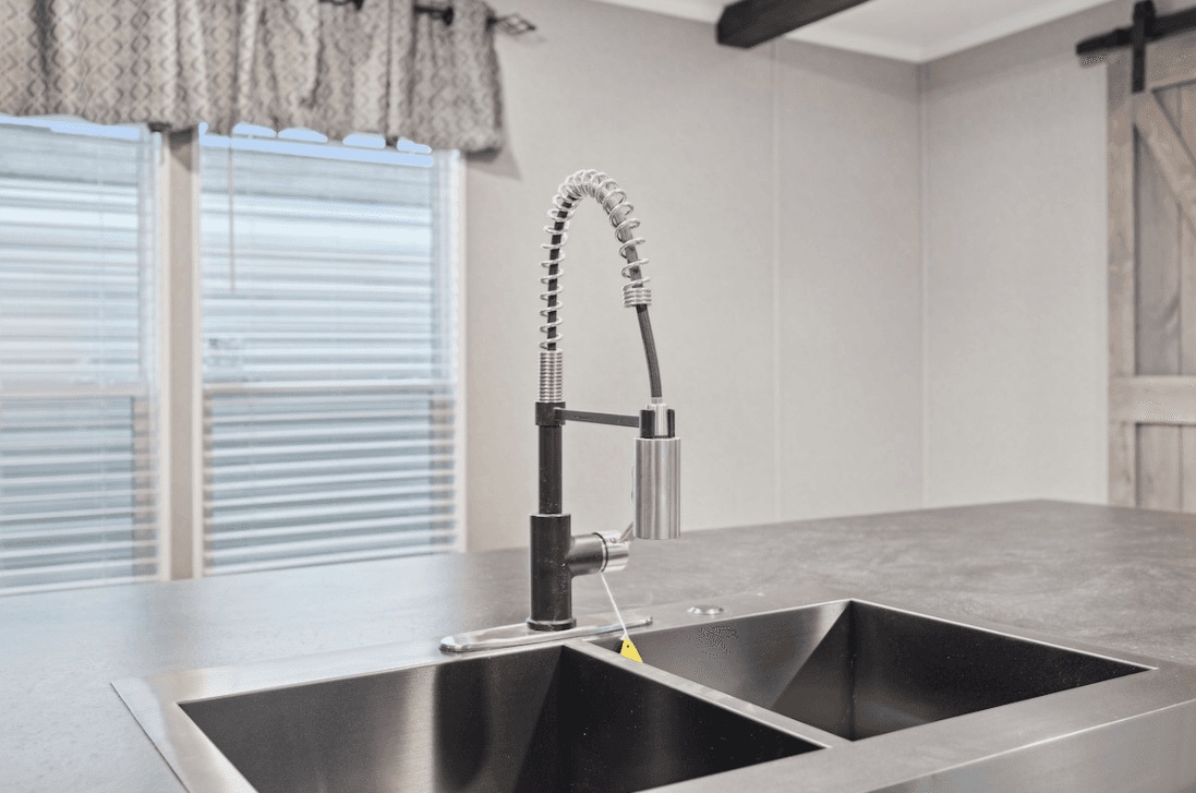 Md-116 lakeside kitchen home features