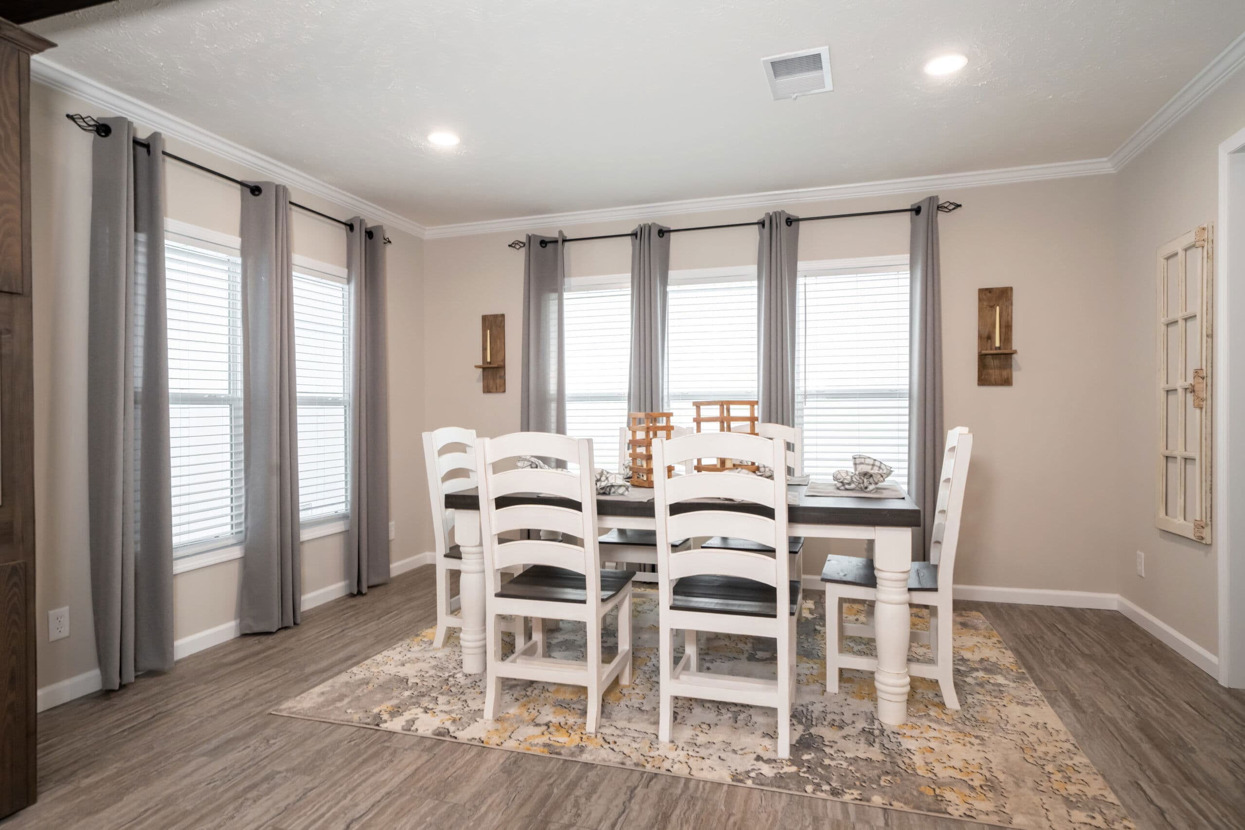 Md-54-32 the duke interior home features