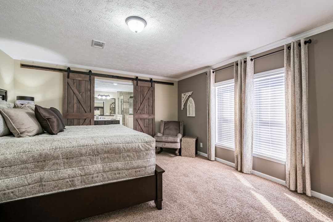 Kb-3244 bedroom home features