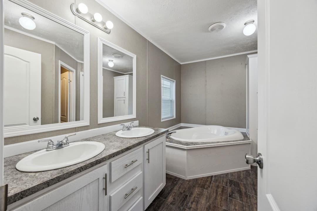 Md-102 bathroom home features