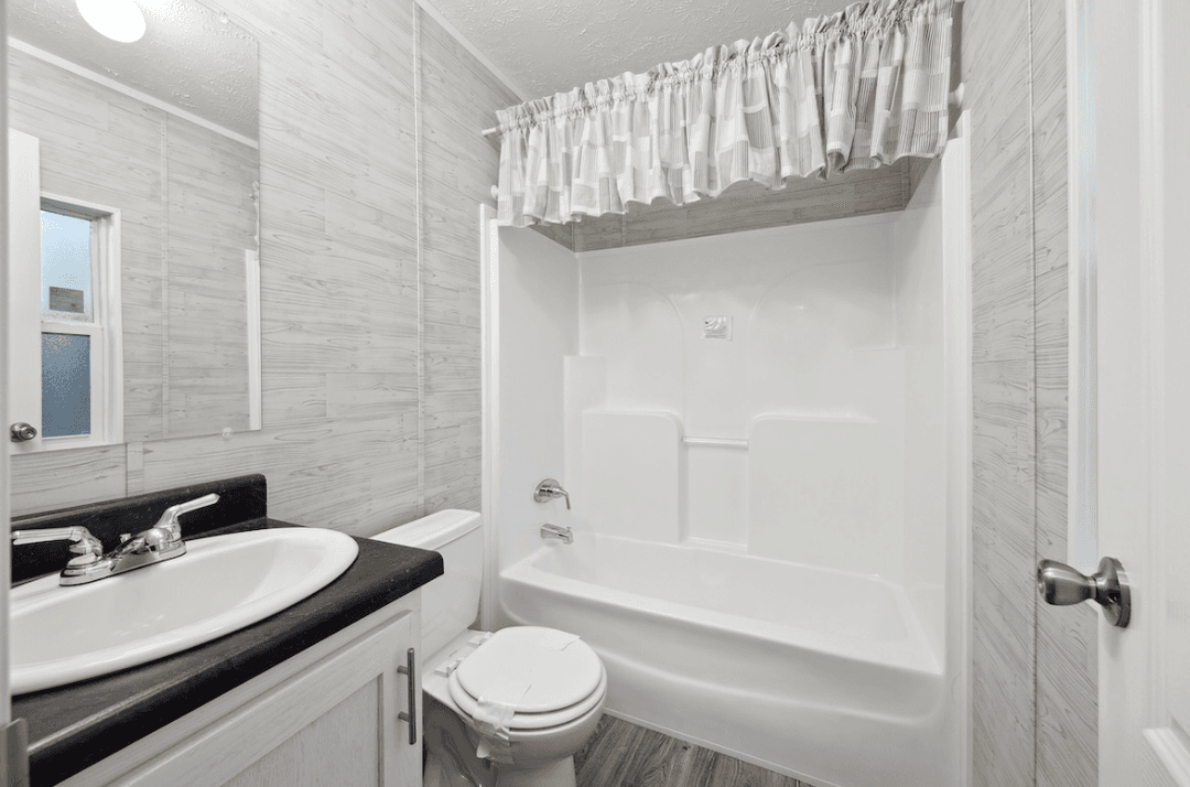 Md-116 lakeside bathroom home features