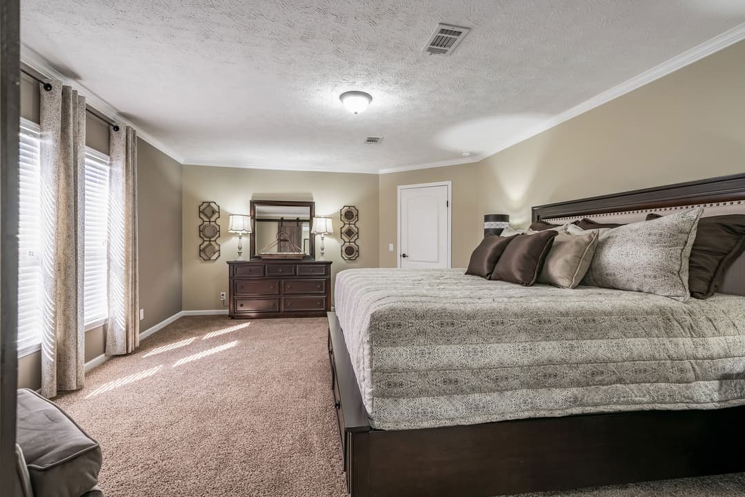 Kb-3244 bedroom home features