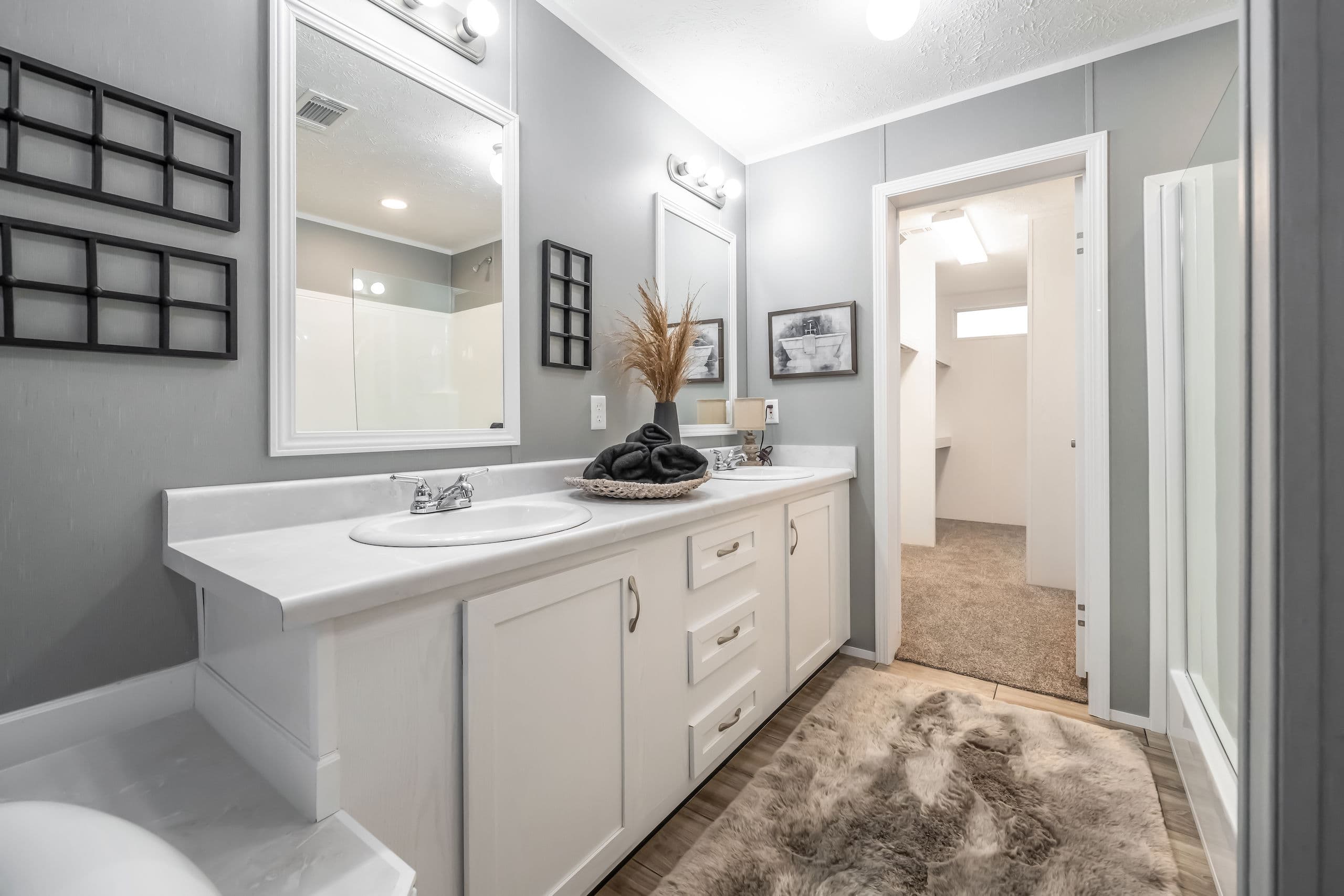 Md-50 bathroom home features