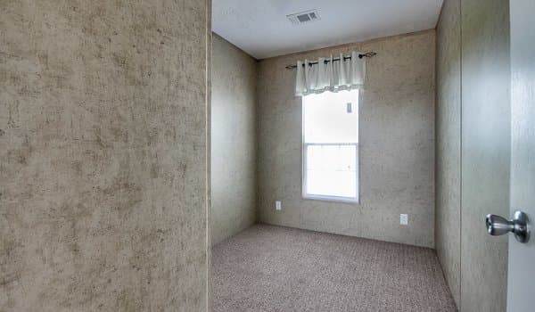 Md-104 bedroom home features