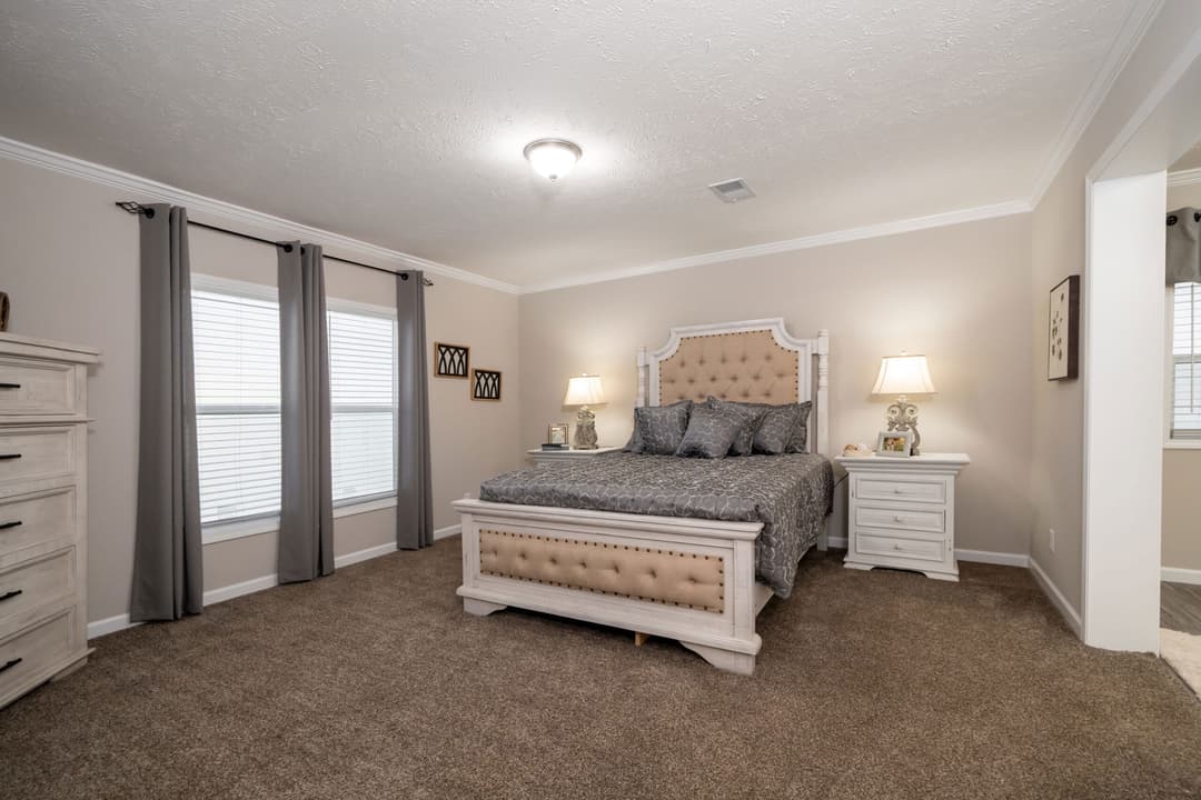 Md-54-32 the duke bedroom home features