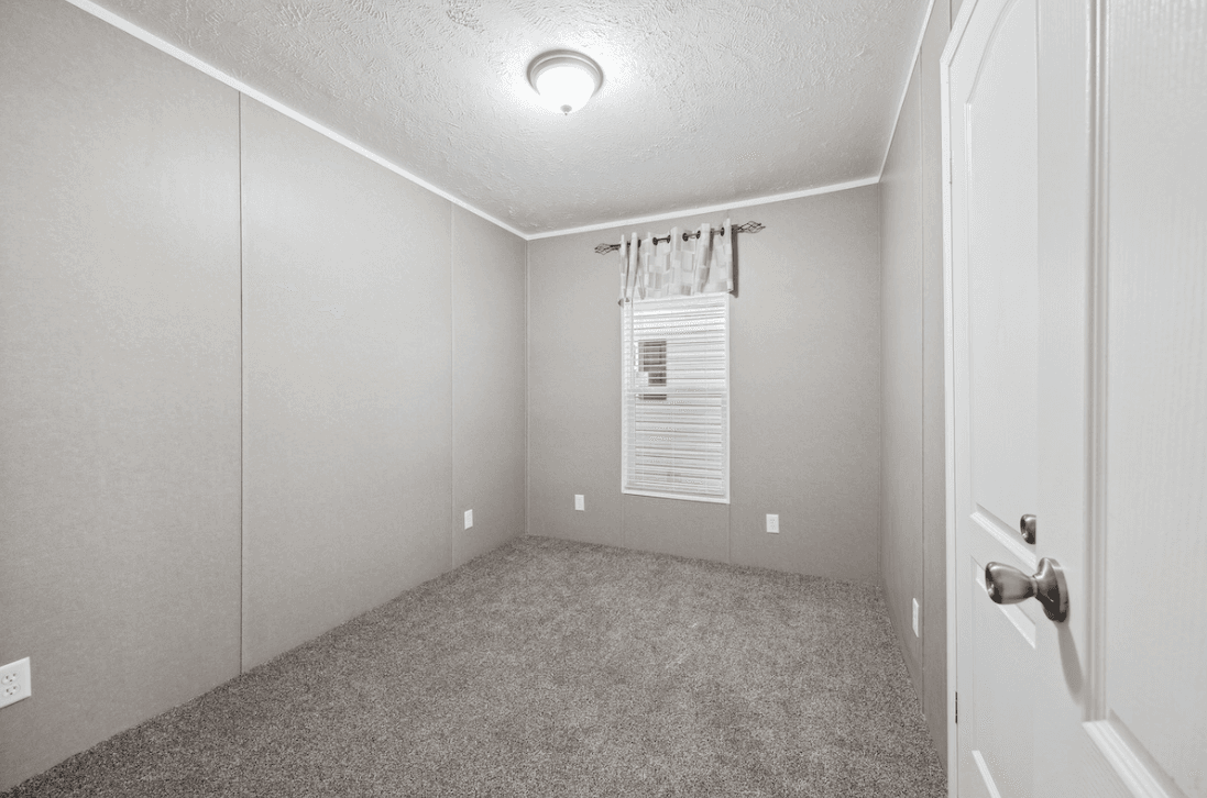 Md-116 lakeside bedroom home features